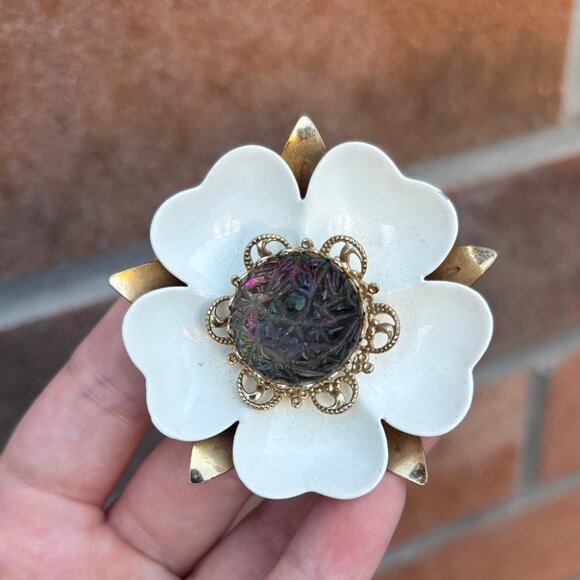 Sarah Coventry White Dogwood Enameled Metal Flower Watermelon Stone Brooch - Picture 2 of 6